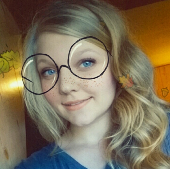 Profile Picture of Amanda Fink (@amanda010317) on Poshmark