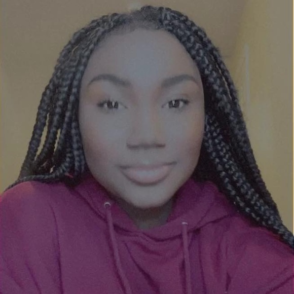 Profile Picture of Leanette Mabinton (@roky2468p) on Poshmark