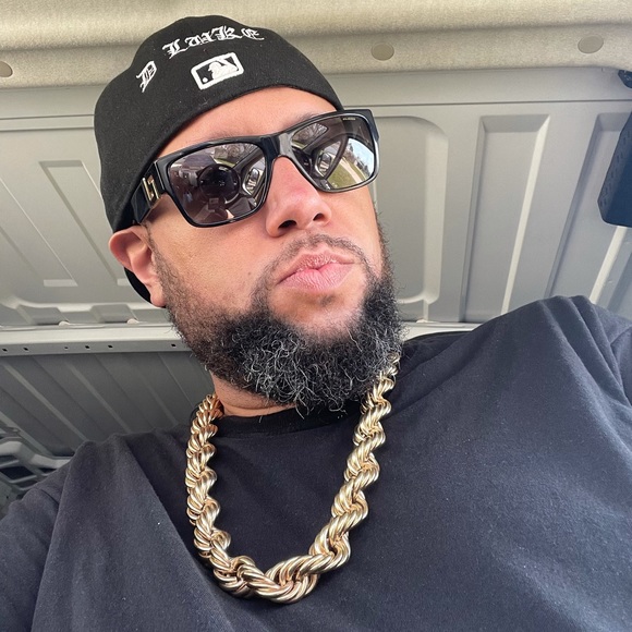 Profile Picture of Damon Lucas (@foru2hate) on Poshmark