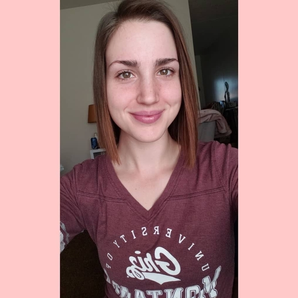 Profile Picture of Rayann Lindbom (@rayann406) on Poshmark