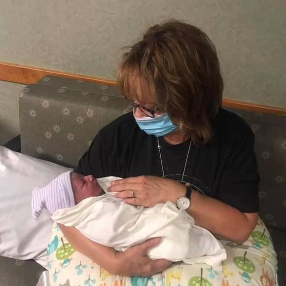 Profile Picture of Deb Branstiter (@goldenmo2) on Poshmark