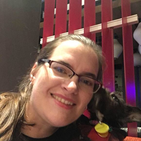 Profile Picture of Alice Anderson (@aliceranderson) on Poshmark