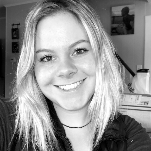 Profile Picture of Abby Shepard (@abby8802395) on Poshmark