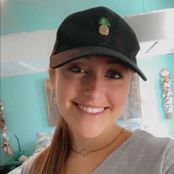 Profile Picture of Amanda Futterman (@amandafutter) on Poshmark