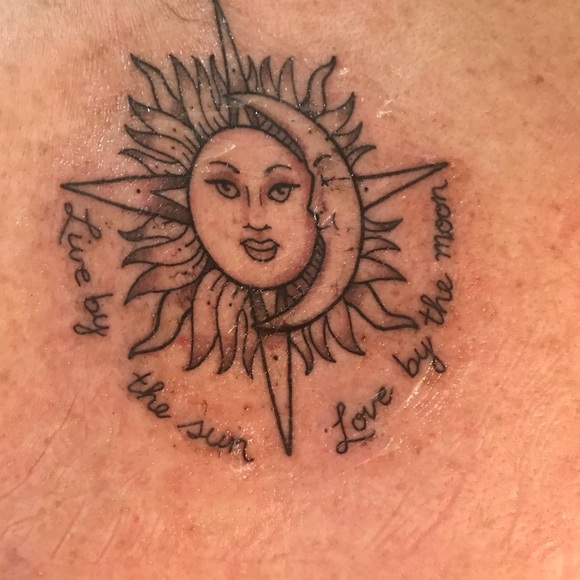 Profile Picture of Lisa Towle (@lisatowle) on Poshmark