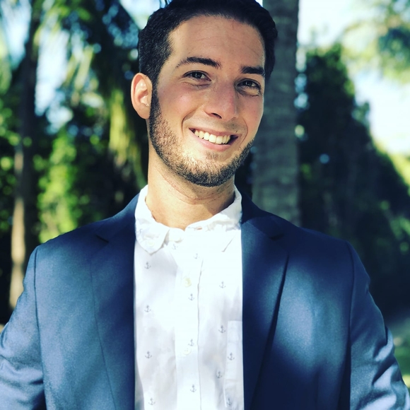 Profile Picture of Daniel Kleinman (@daniel5k) on Poshmark