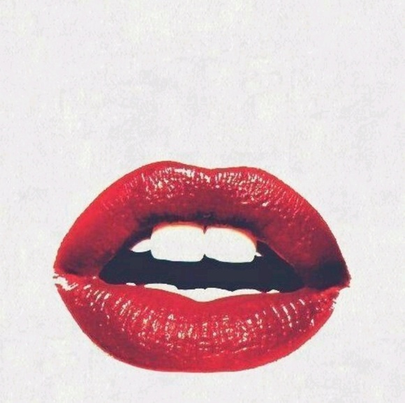 Smaranda Pirjol - Poshmark Profile Picture of Smaranda Pirjol (@smarandap) on Poshmark