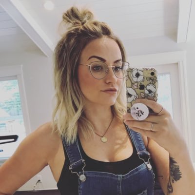 Profile Picture of Kristen Smith (@tilKJisSinginLa) on Twitter