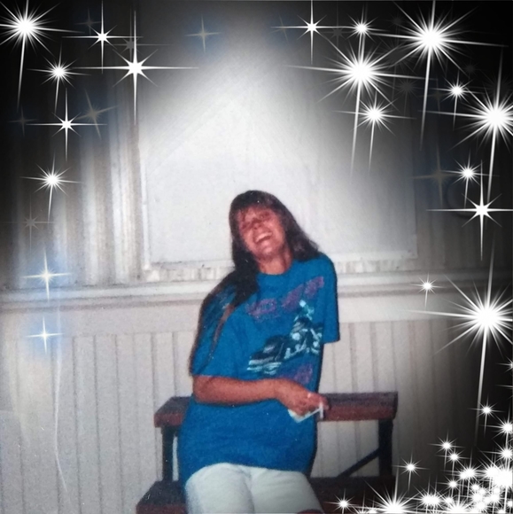 Profile Picture of Alice Hayes (@alicehayes75) on Poshmark