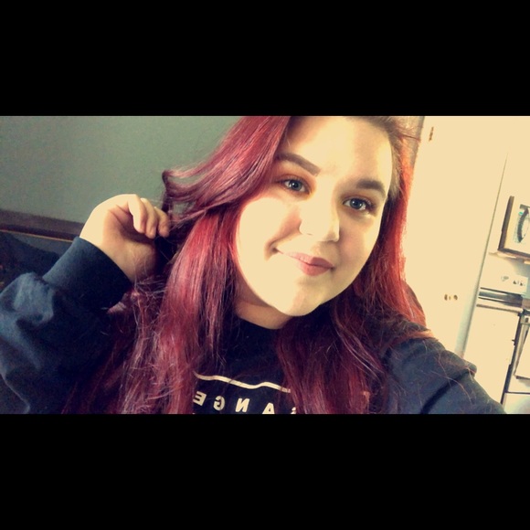 Profile Picture of Emma Blumenschein (@emmablue_15) on Poshmark