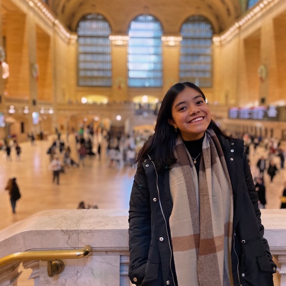 Profile Picture of Daniela Casso (@danielacasso) on Poshmark