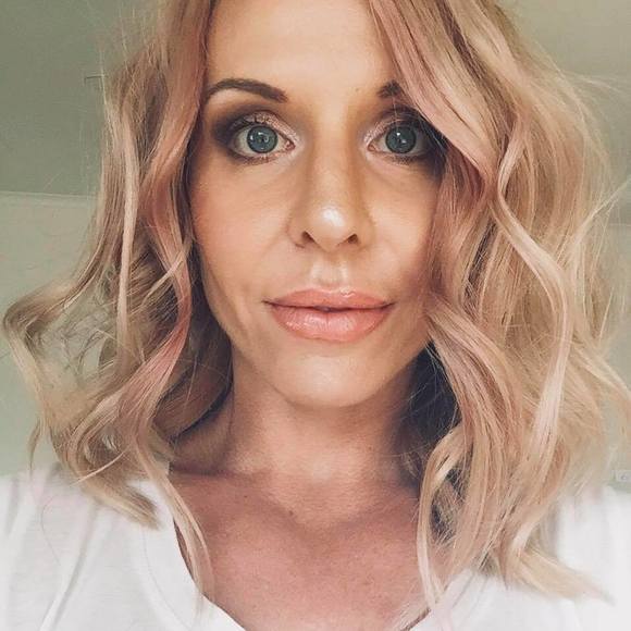 Profile Picture of Angela Kocek (@angelakocek) on Poshmark