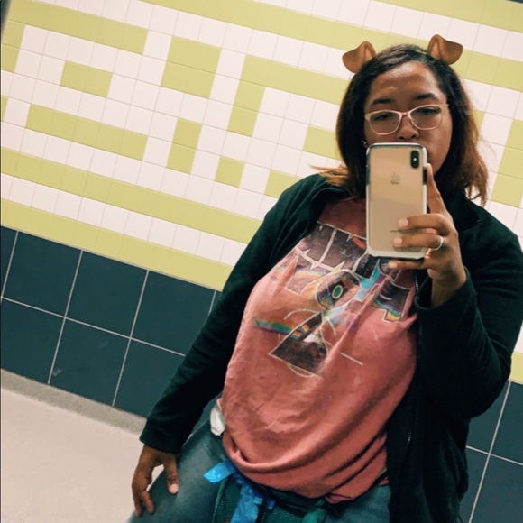 Profile Picture of Shayla Alexander (@shayla97alex) on Poshmark