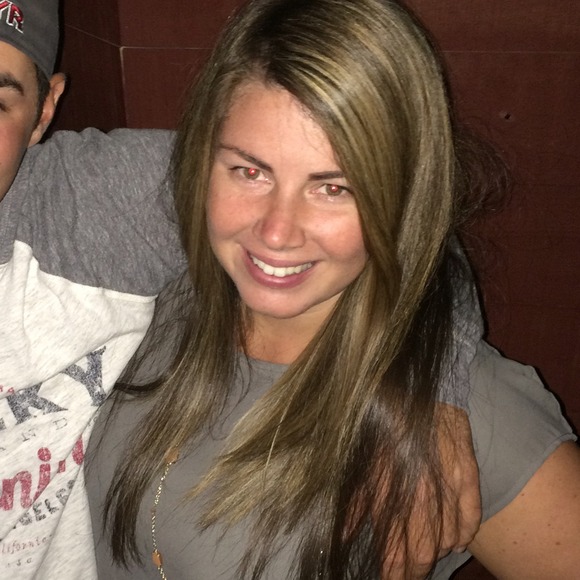 Alyssa Mahany - Poshmark Profile Picture of Alyssa Mahany (@amahany1005) on Poshmark