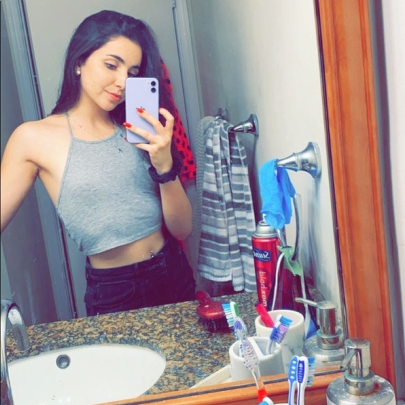 Profile Picture of Miranda Malone (@mirandamalone) on Poshmark