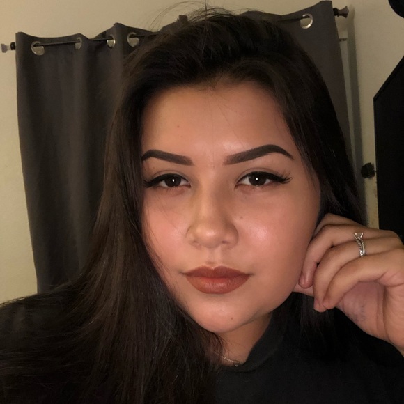 Profile Picture of Cyntha Loyola (@cloyola6989) on Poshmark