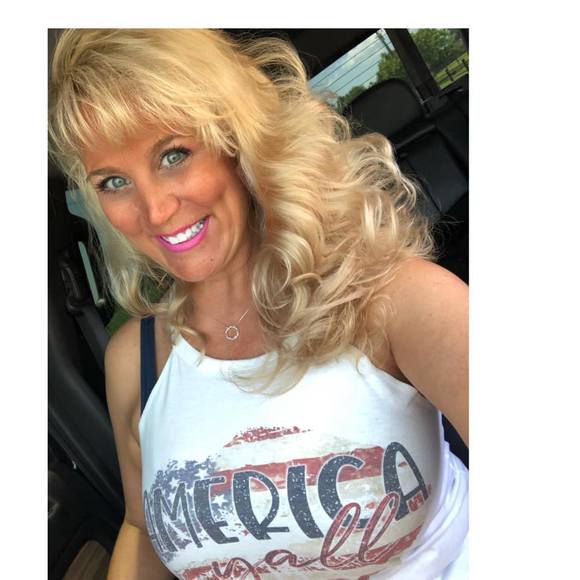 Profile Picture of Shelli Summers freeman (@showmomma) on Poshmark