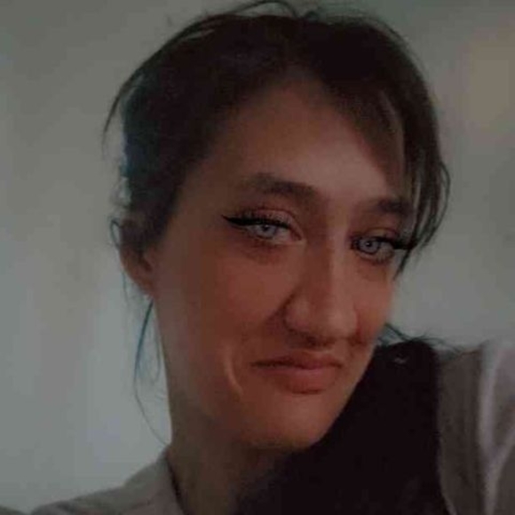 Profile Picture of Ashley Brenneis (@ashleybrenneis) on Poshmark