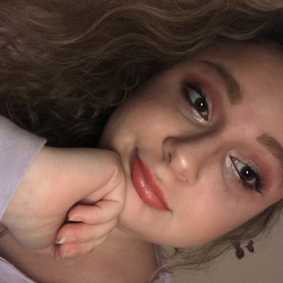 Profile Picture of Sophie Riback (@sophieriback) on Poshmark