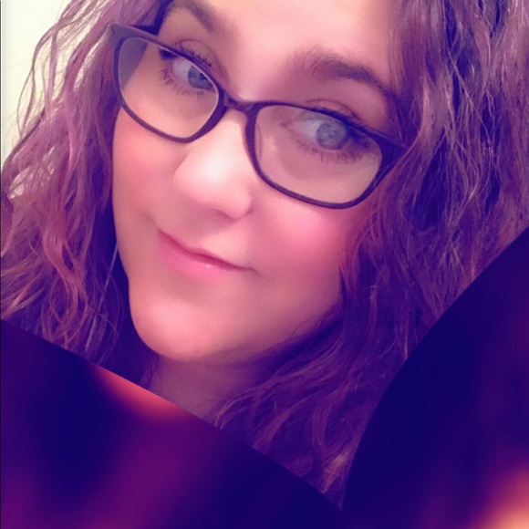 Profile Picture of Angela Machesky (@macheskymommy) on Poshmark