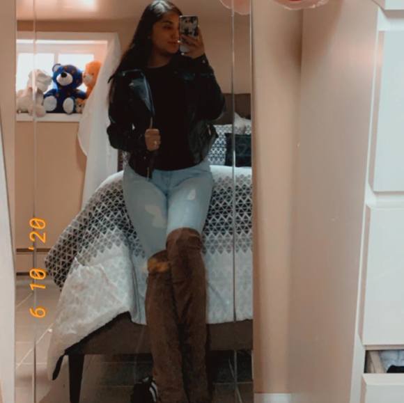 Profile Picture of Luzmaria Serrano (@luzserrano37) on Poshmark