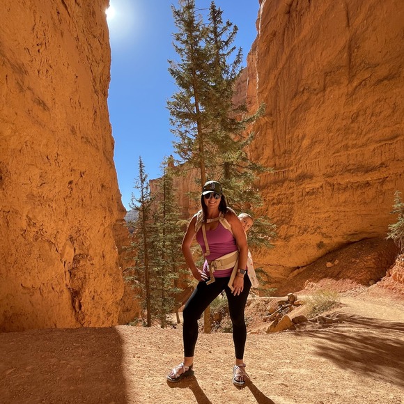 Profile Picture of Andrea Saalfield (@andreasaalfield) on Poshmark