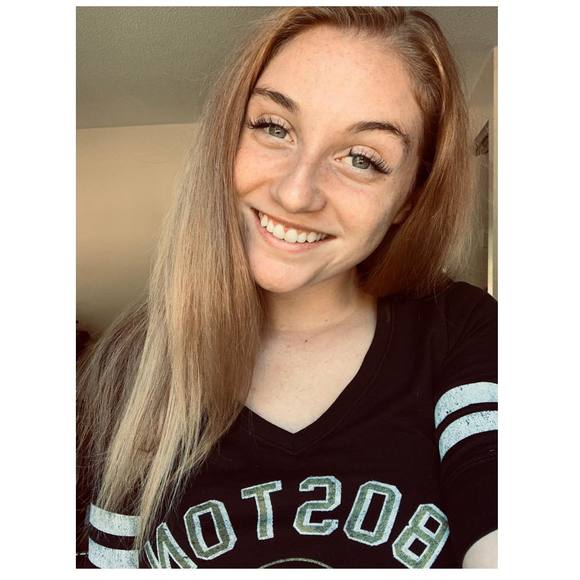 Profile Picture of Hannah Ballos (@hannahxobal) on Poshmark