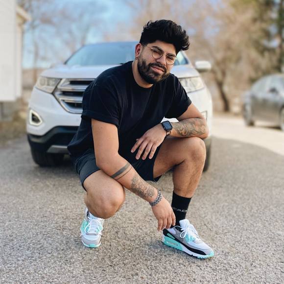 Profile Picture of Jose Alexander (@hellojoro) on Poshmark