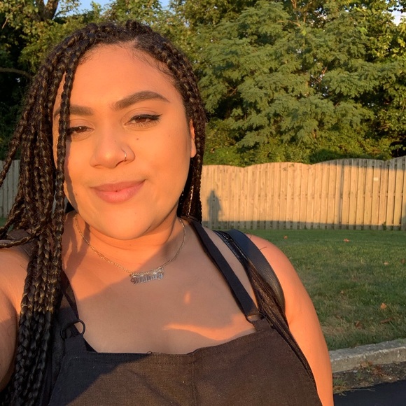 Profile Picture of Whitney Mooney (@whitjmooney) on Poshmark