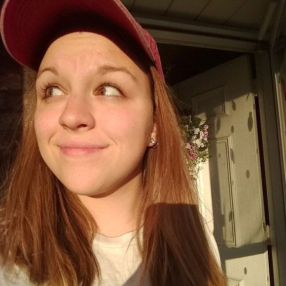 Profile Picture of Mandie Sweikert (@manman0727) on Poshmark