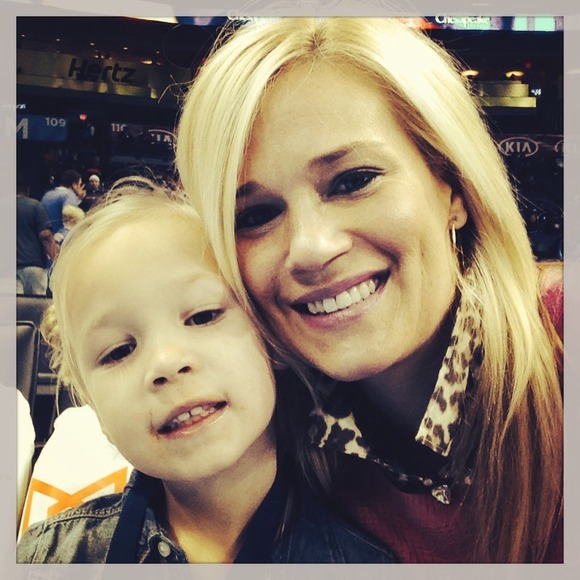 Profile Picture of Erin Matthews (@eepmatthews) on Poshmark