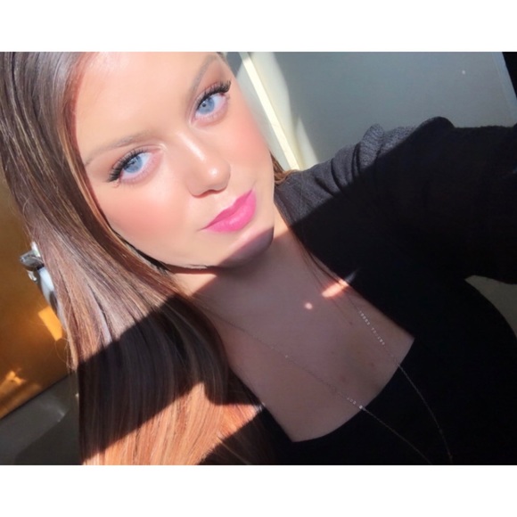 Profile Picture of Jessica Lemos (@jessica_lemos) on Poshmark