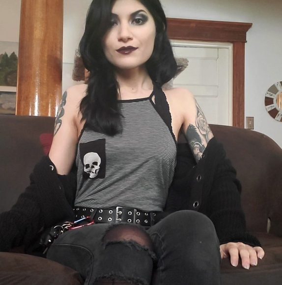 Profile Picture of Amanda Killinger (@ananda_panda20) on Poshmark