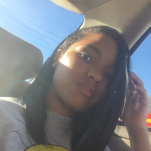 Profile Picture of Alexus Cleary (@alexuscleary) on Poshmark