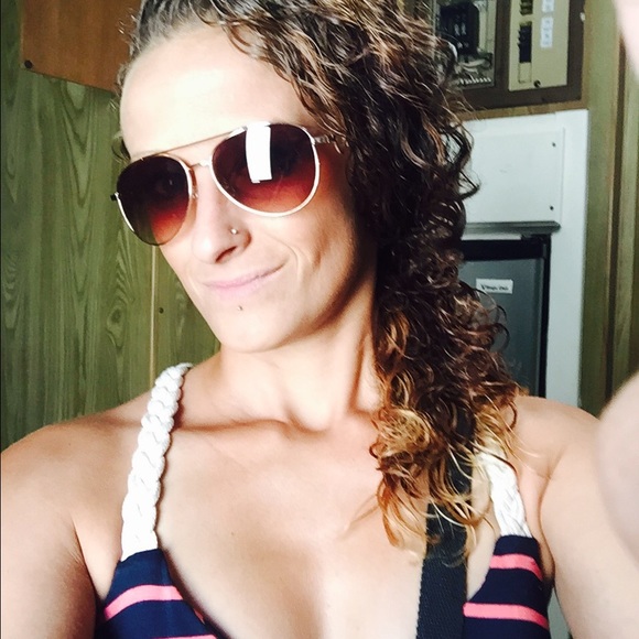 Profile Picture of Crystal Petrie (@crystal3girls) on Poshmark