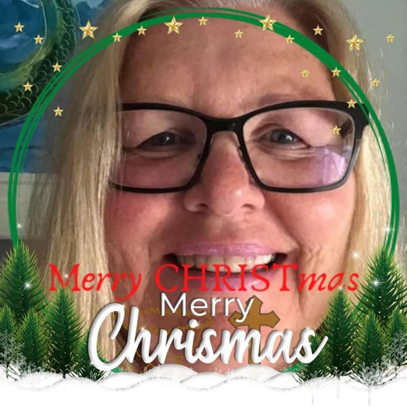 Profile Picture of Laurie Russell (@laurie820) on Poshmark