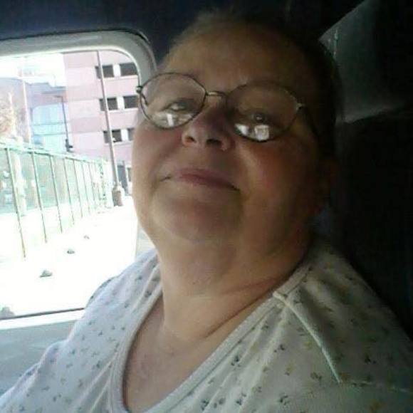 Profile Picture of Theda Anderson (@thedaanderson) on Poshmark