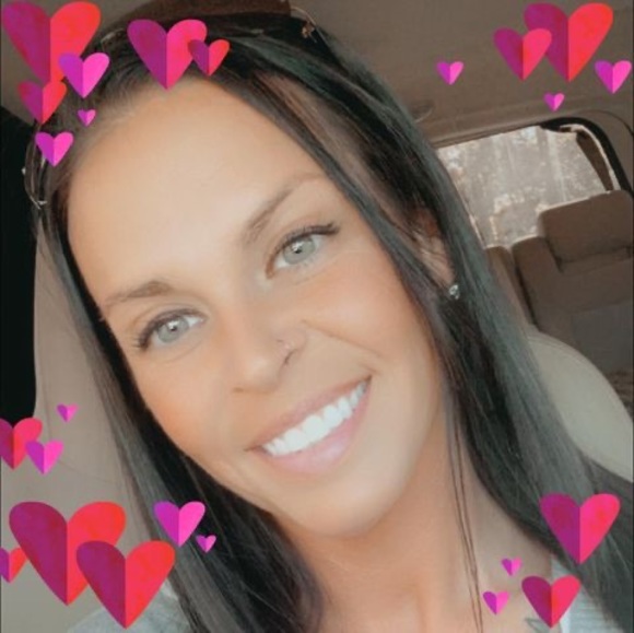 Profile Picture of Carrie Fratini (@povanda86) on Poshmark