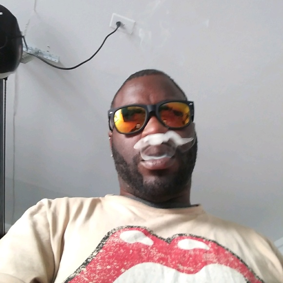 Profile Picture of Christopher Goldsmith (@s1rlion3) on Poshmark