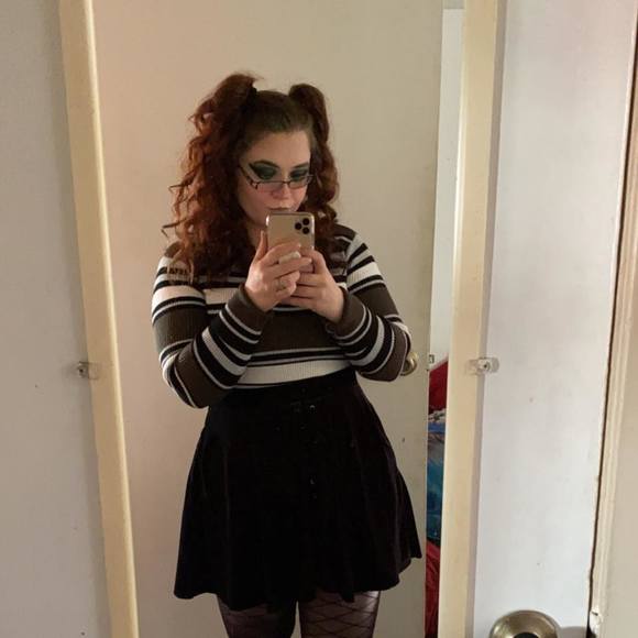 Profile Picture of Cheyenne Goodenough (@chey_noel) on Poshmark