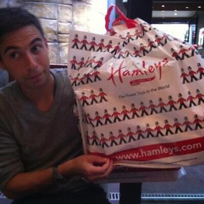 Profile Picture of Daniel Almond (@AlmondoNuts) on Twitter