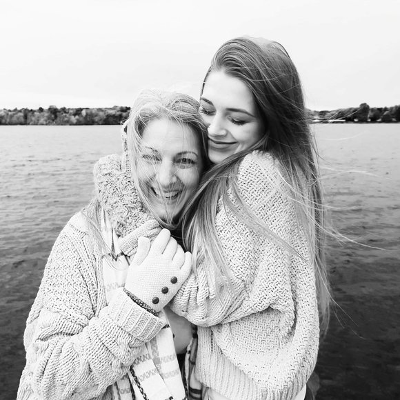 Profile Picture of Arianna Ackerman (@ariannaackerman) on Poshmark