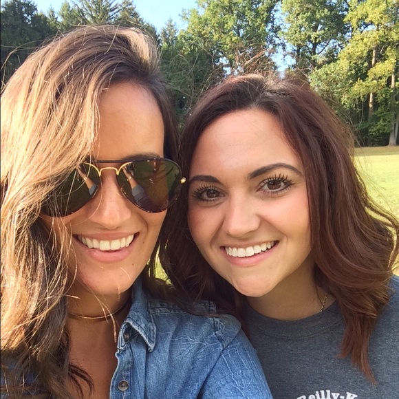 Profile Picture of Brittany Argeros (@argerosb) on Poshmark