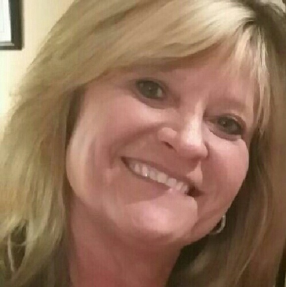Profile Picture of Lenora Campbell (@lenorac) on Poshmark
