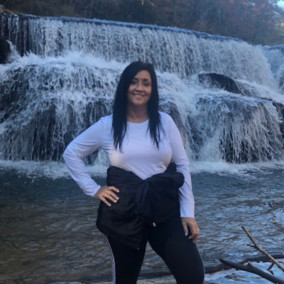 Profile Picture of Arloa Marner (@arloafrey) on Poshmark