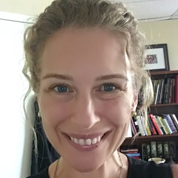 Profile Picture of Sara Rubinstein (@srubinst) on Poshmark