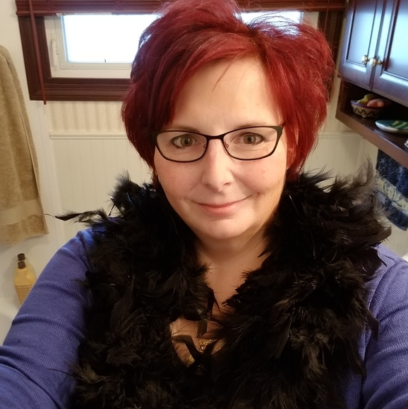 Profile Picture of Michelle Mastorakis (@mmastorakis) on Poshmark