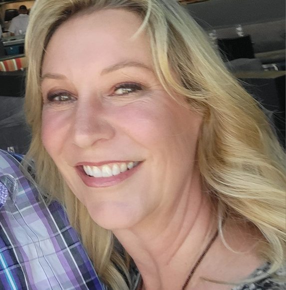Profile Picture of Lisa Reece (@dpolisa) on Poshmark