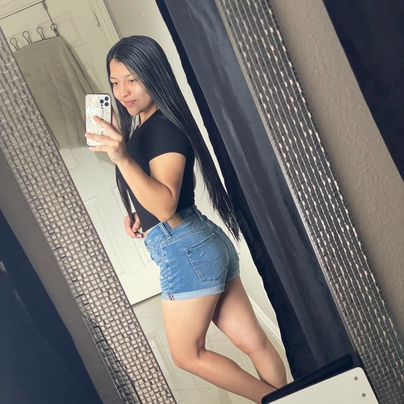 Profile Picture of Oridis Orellana (@oridis16) on Poshmark