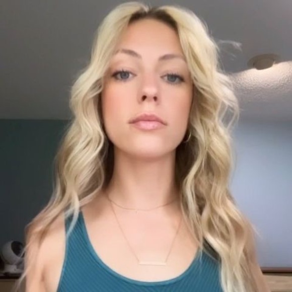 Profile Picture of Kelsey Devin (@kelseyyd91011) on Poshmark